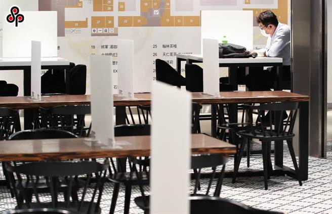 依環保署公告的「應設置紙餐具回收設施之販賣業者範圍、設施設置、規格及其他應遵行事項」，即日起設有店面、提供座位供消費者現場食用、並且以紙餐具盛裝餐點販售的自助餐店及便當店，應設置供紙餐具回收用資源回收設施。（報系資料照）