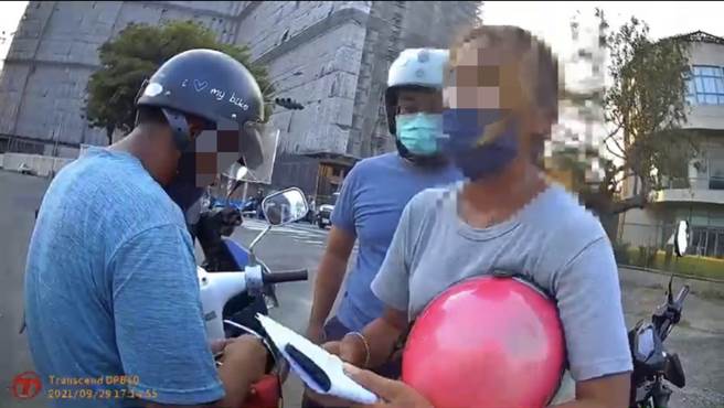 盐埕分局警员将士用命，查捕逃犯功力了得，在短短不到24小时内总计查获3名通缉犯到案。(苏育宣翻摄)