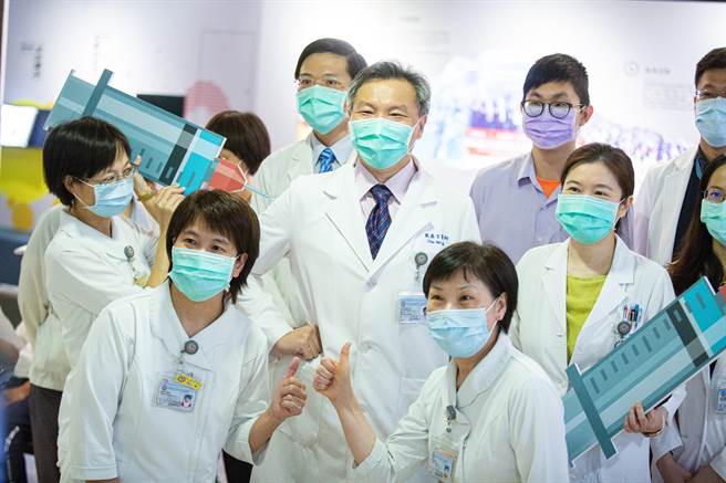 高医呼吁民眾把握这次流感疫苗注射，让自己多一层保护力。（袁庭尧摄）