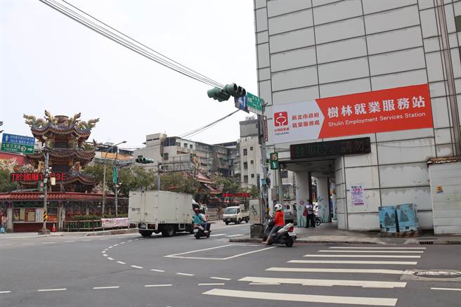 新北市劳工局今举行「树林就业服务站」成立仪式，劳工局长陈瑞嘉今表示，未来树林就服站将服务的土城、三峡、莺歌、树林62万人。（劳工局提供）