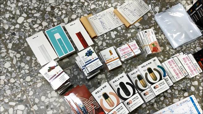 保二总队查获冒名报关非法进口电子菸油。（警方提供）