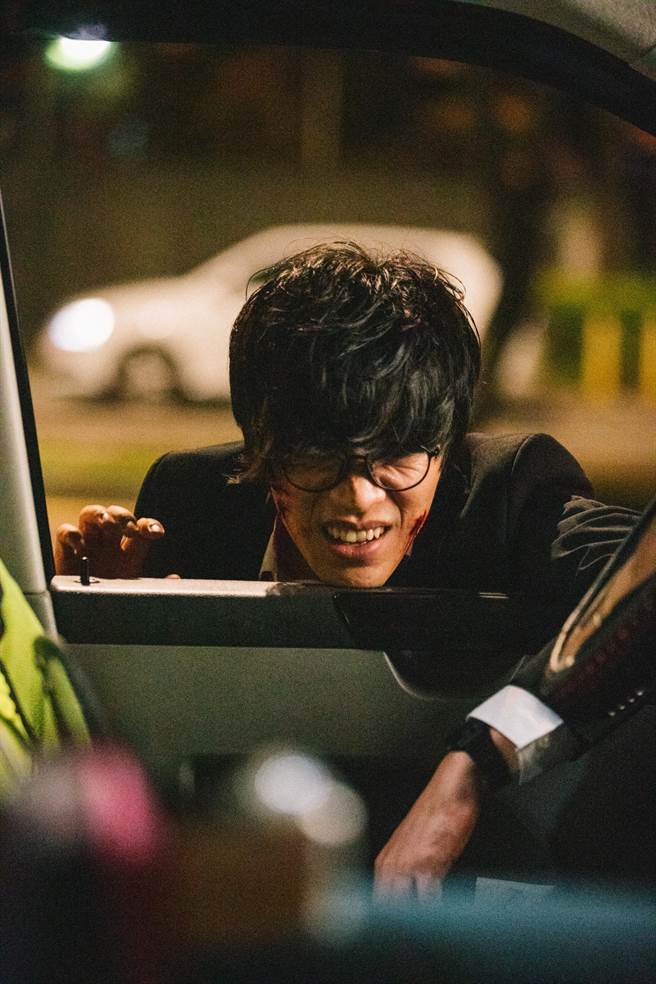 盧廣仲在MV中歷經一場「擺脫不了的夢靨」。（添翼創越工作室提供）