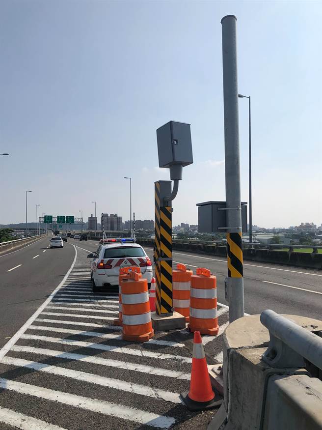 国道3号196.8公里彰化系统匯入国道1号处，新设测速照相机于10月1日开拍，只要超过道路速限60公里，恐需面临3000元以上6000元以下罚锾。（国道公路警察局第七大队提供）