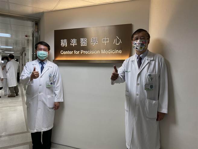 奇美医学中心启用精准医疗中心，左为田宇峰，右为邱仲庆。（曹婷婷摄）