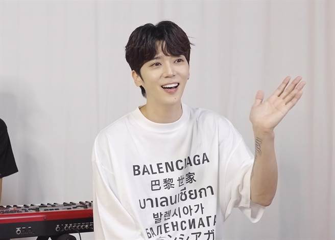 畢書盡日前上線與粉絲網友見面。（老鷹音樂提供）