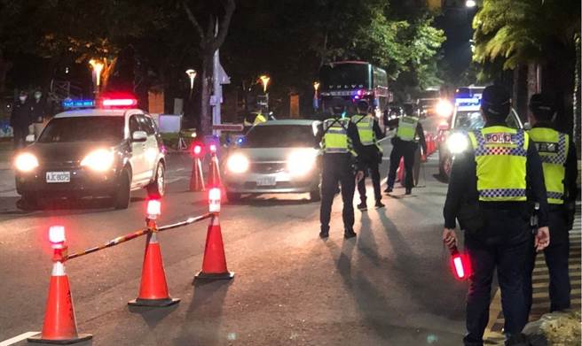 高雄市除了在今(110)年城市总体排名上升6名外，在治安面向的进步成长更是六都最佳，全国排名由去年的第12上升7名到第5。(高雄市警局提供)