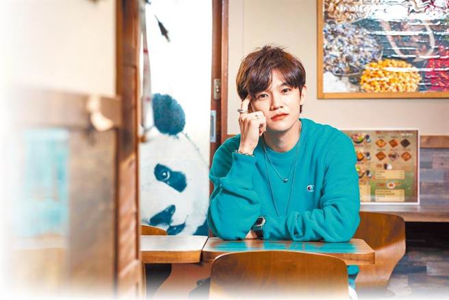 安伟曾担任陈升、林俊杰、陈零九等多位歌手之御用键盘手，他近日推出全新个人单曲〈就让时间〉，阐述对于时光流逝的平常心，面对人与人之间关系的缘起缘灭、无常人生的更迭，就让时间带走一切就好。（资料照，石智中摄）