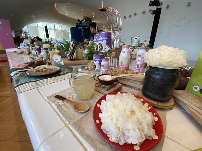 国产农粮原料防疫食品销售竞赛出炉的产品各具特色，美味又营养。（卢金足摄） 