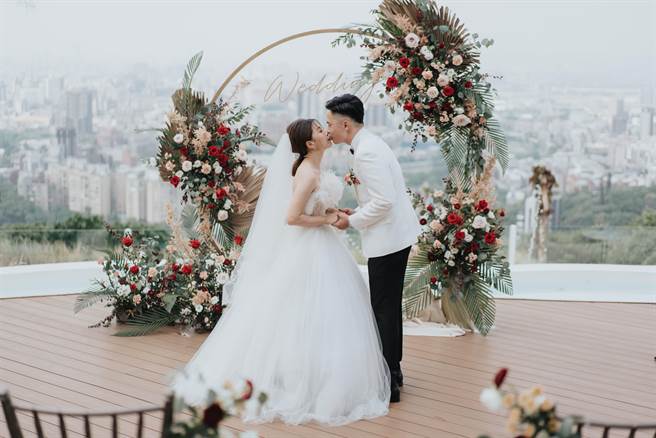 台北晶华酒店宣布携手CHIN CHIN婚顾、Wonder.land仙境，合攻户外婚礼商机。（晶华提供）