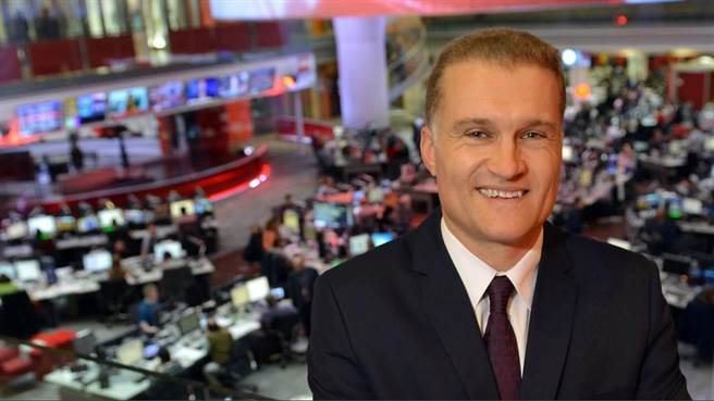 继9月初一位曾获菲尔兹奖的法国数学家加入华为后，前英国广播公司BBC新闻高阶主管兼节目主持人艾伦（Gavin Allen）也加入华为，担任执行主编。（图／BBC官方网站）