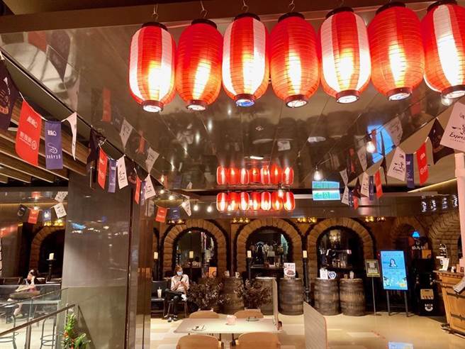 京站抢五倍券全面应战，除了送小豪宅，四楼打造Q条通，开放四家餐厅跨店点餐创百货首例。（图／李丽满）
