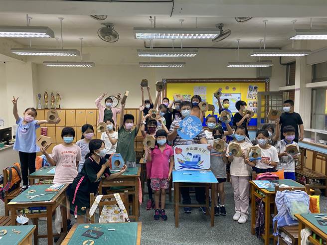 金山国小进行「蹦火仔」课程线上学。（金山国小提供）