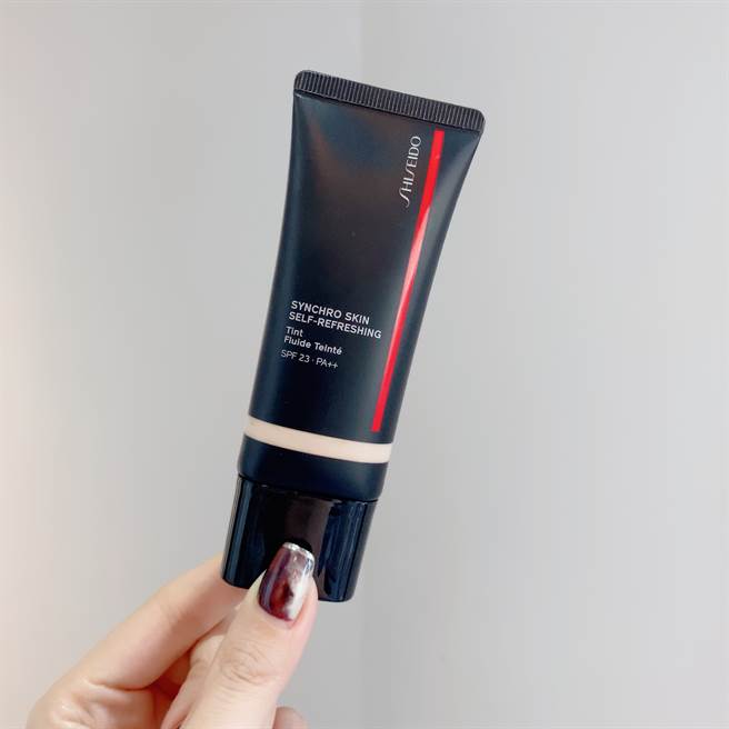 资生堂超进化持久保湿精华水粉底。（邱映慈摄）