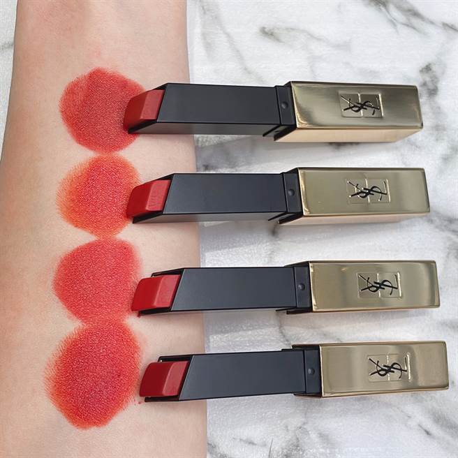 YSL奢华缎面丝绒唇膏诱惑棕红系列，上至下色号：#32、#33、#416、#1966。（图／品牌提供）