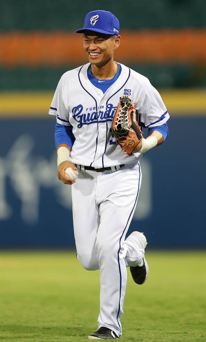 富邦悍将王正棠职业生涯第2度守外野。（季志翔摄）