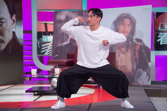 张震在节目上秀了一下苦练3年八极拳。（TVBS提供）