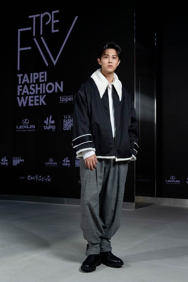 王子邱胜翊以CHERNG DESIGN（李承翰）最新作品现身记者会。（臺北时装周提供）