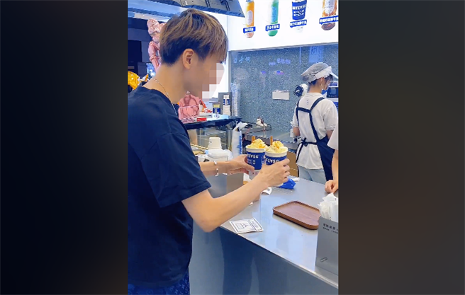 相关短视频走红后，「生腌大闸蟹奶茶」的封面图被多次转发，引起网友热烈讨论。（图／视频截图）