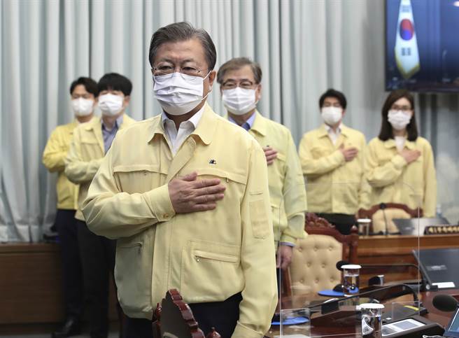 最前方是南韓總統文在寅。（圖／美聯社）