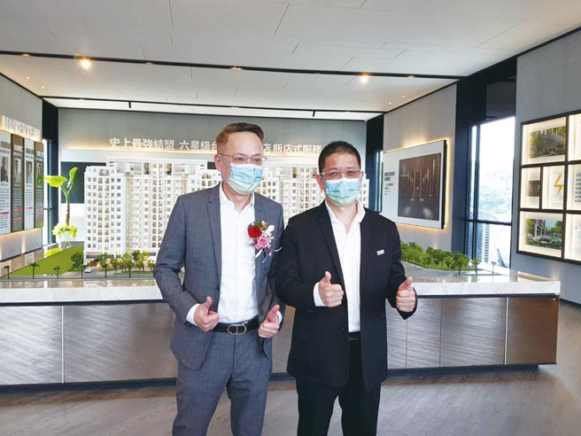 清景麟董事長林聰麟（左）、泰嘉開發董事長呂金發（右）除攜手台南推案，更合作進軍嘉義高鐵站生活圈房市。圖／顏瑞田