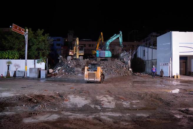 花莲漫波饭店倒塌，包商二度致歉:负起赔偿责任。(翻摄花莲县长徐榛蔚脸书)