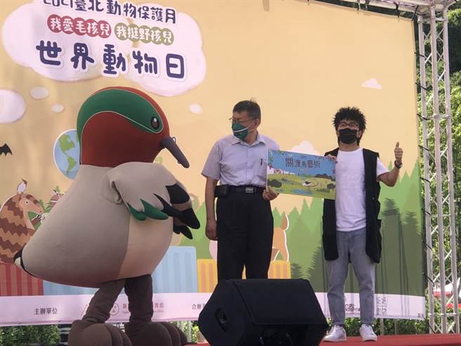 台北市長柯文哲、台北市副市長黃珊珊雙雙出席動物保護月活動。（黃婉婷攝）
