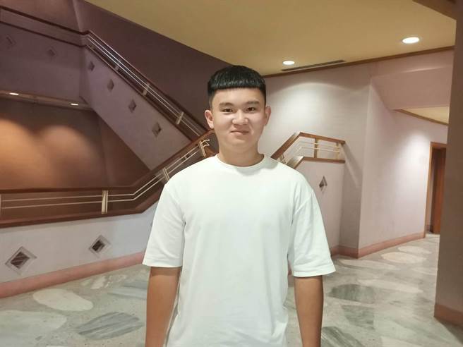 宜兰县清寒卓越奖助学金获奖同学董子豪。（胡健森摄）