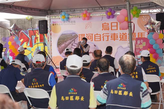 乌日环河自行车道路网「最后一哩」串联完工，观旅局举办铁马游活动，吸引民眾骑乘。（王文吉摄）