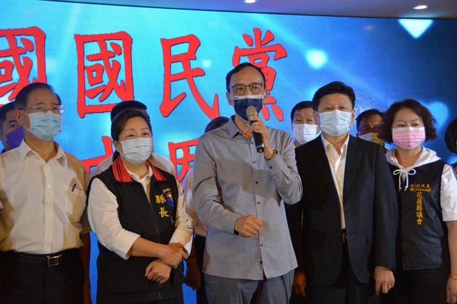 朱立伦到花莲，由立委傅昆萁、国民党立委郑天财、花莲县长徐榛蔚及乡镇首长、民意代表出席感恩餐会，呼吁国民党大团结。（王志伟摄）