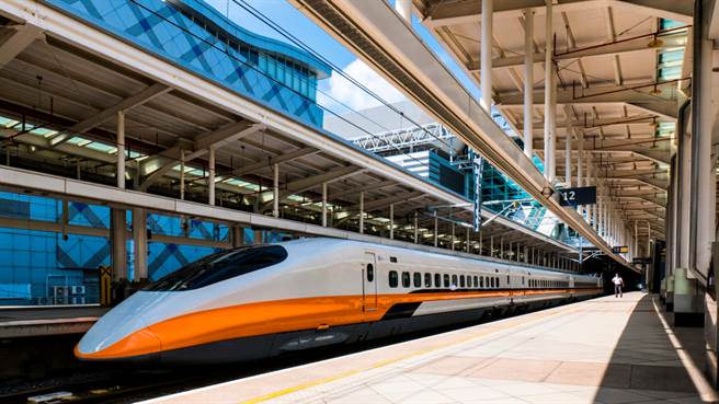 高铁员工钻漏洞打疫苗，陈时中要求医院管理要加强，并表示在医院内滋扰影响运作，恐违反《医疗法》，会受到处分。（图／Shutterstock）