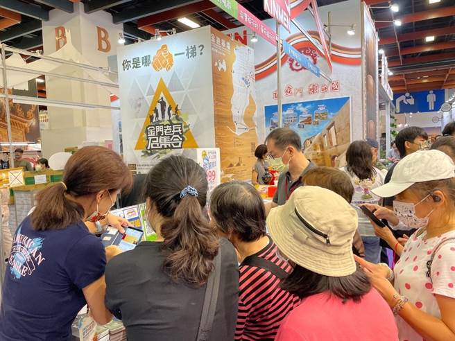 業者推出優惠方案，現場詢問度爆表。（金門縣府觀光處提供）