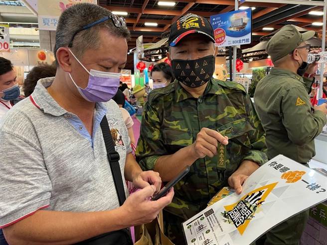 金門老兵專屬紀念品打卡活動，十分受到歡迎。（金門縣府觀光處提供）　