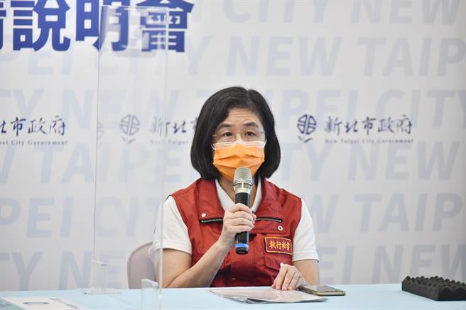 新北市立聯合醫院通報約兩周前有約10多名高鐵人員透過預約系統預約要施打莫德納第二劑。新北市衛生局長陳潤秋說，目前大部分醫院的預約掛號系統，沒辦法跟中央直接連結，掛號時無法檢核，因此醫院才會用現場檢核方式檢驗。（新北市政府提供）