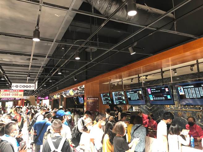 千份19元電影兌換券一小時內便發完。（喜樂時代影城提供）