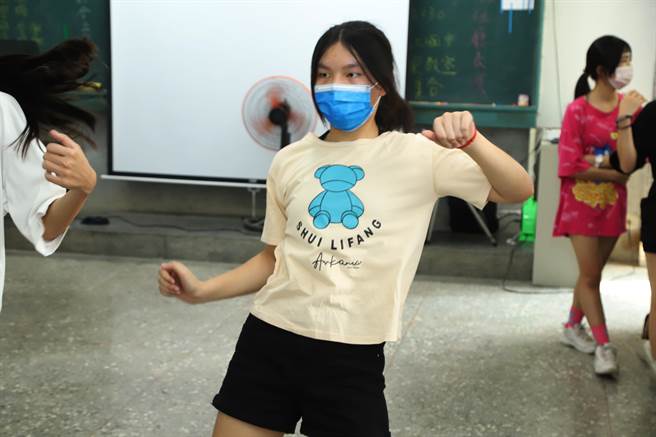嘉义县成立「舞动青春活力绽放」街舞培训班，招收高中职以下学生，依不同舞风分组，分别在大同国小、水上国中及竹崎高中开班授课。（嘉义县政府提供∕吕妍庭嘉义传真）