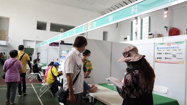 台南市政府2日舉辦身心障礙者職能加值暨求職博覽會，吸引700人次到場參與。（張毓翎攝）