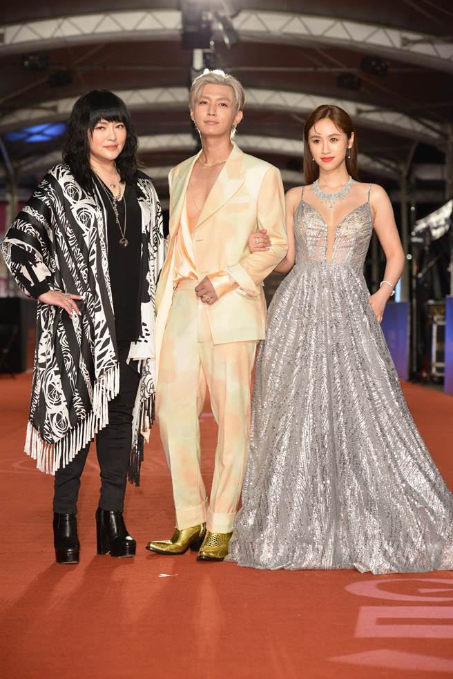 唐綺陽、吳姍儒、炎亞綸以《36題愛上你》共同入圍綜藝節目主持人獎。(三立電視提供)