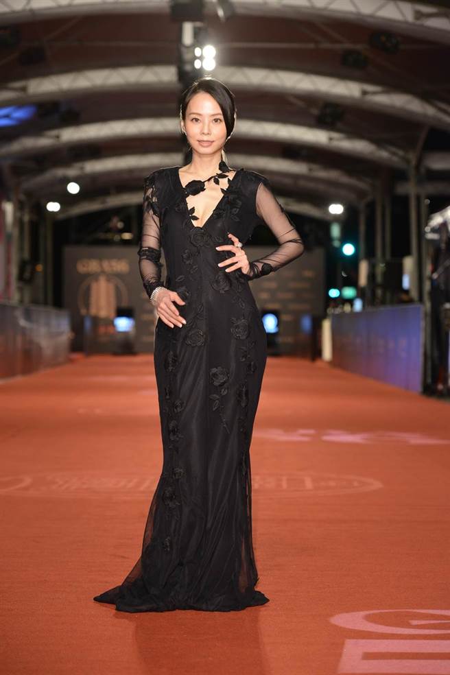 孙淑媚难得秀性感。（三立电视提供）