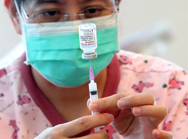 下批莫德納何時抵台，指揮中心指揮官陳時中鬆口這兩天就會報告。(示意圖／鄭任南攝)