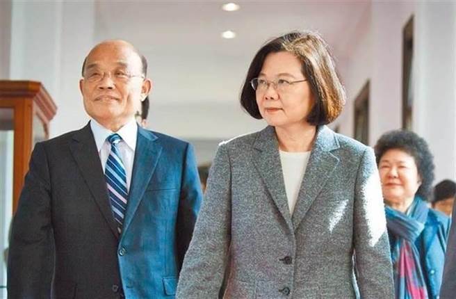 行政院院长苏贞昌、总统蔡英文(左起)。（图／总统府提供）

