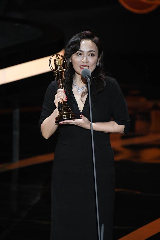 徐堰铃凭《光的孩子》夺迷你剧集（电视电影）女主角奖。（三立电视提供）