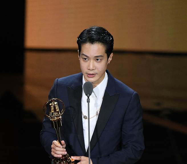 薛仕凌才以《做工的人》夺下金钟56迷你剧集男配角奖，又在强敌环绕下以《生生世世》荣登戏剧节目男主角奖。(图/ 三立电视提供)