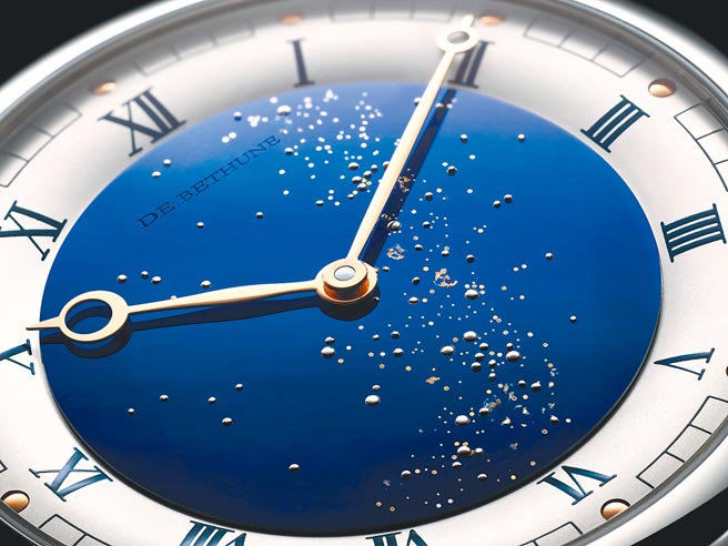 台湾瑞士表销售前八月较去年同期大幅成长逾二成。图／DeBethune提供