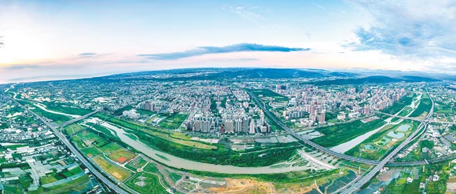 新竹县在远见杂志的县市总体竞争力评比中，高居全国第5名，净迁入人口比率为全国第1名。（新竹县政府提供／庄旻静新竹传真）