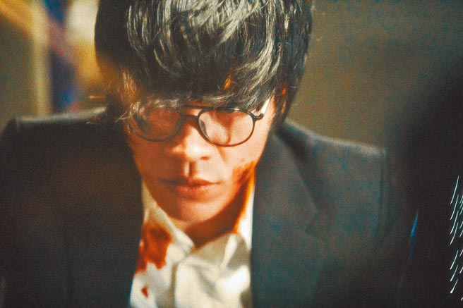 卢广仲在MV中经歷一场「摆脱不了的梦魇」。（添翼创越工作室提供）