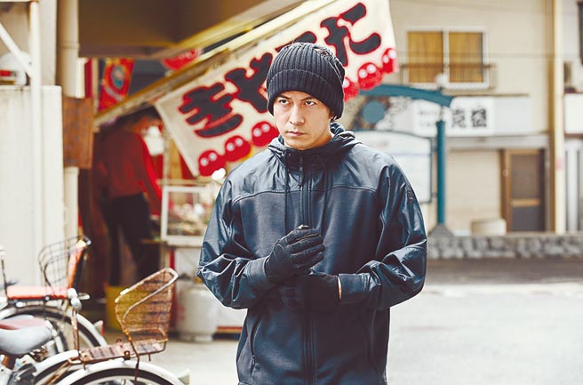 冈田准一在《杀手寓言：杀手不杀人》有大量精采的动作戏演出。（采昌国际多媒体提供）