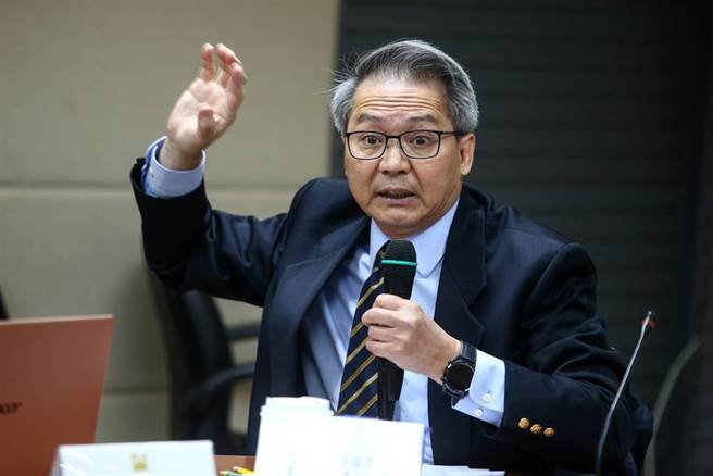 中华民国防疫学会理事长王任贤对此表示，短时间内密集打疫苗，并不会提高保护力，因为旧的抗体尚未消退，会把新的抗体消灭掉。(图／邓博仁摄)