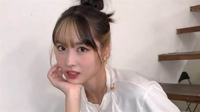 TWICE近日公開新歌《The Feels》練舞畫面，MOMO好身材意外受到矚目。（圖／IG@ twicetagram）