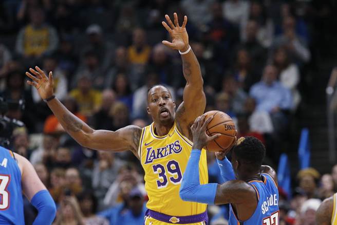 霍华有可能达到詹姆斯设下的半场两火锅门槛吗？(美联社资料照)