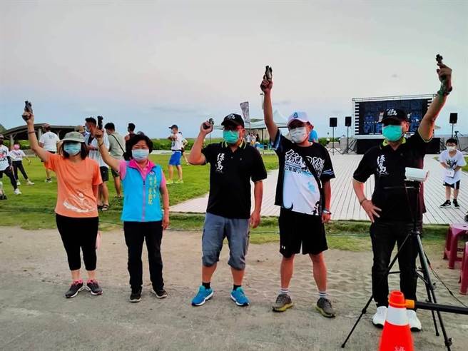 台东县绿岛乡2021火烧岛马拉松赛3日清晨开跑。（民眾提供／蔡旻妤台东传真）